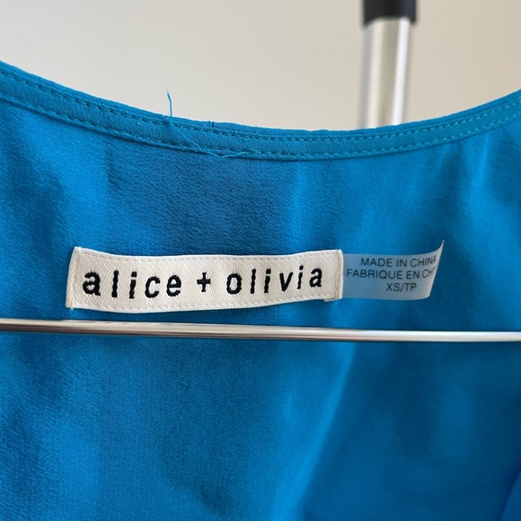 Alice + Olivia Silk V-Neck Blouse XSmall - Picture 3 of 3